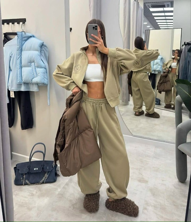 Спортивный костюм 23061390