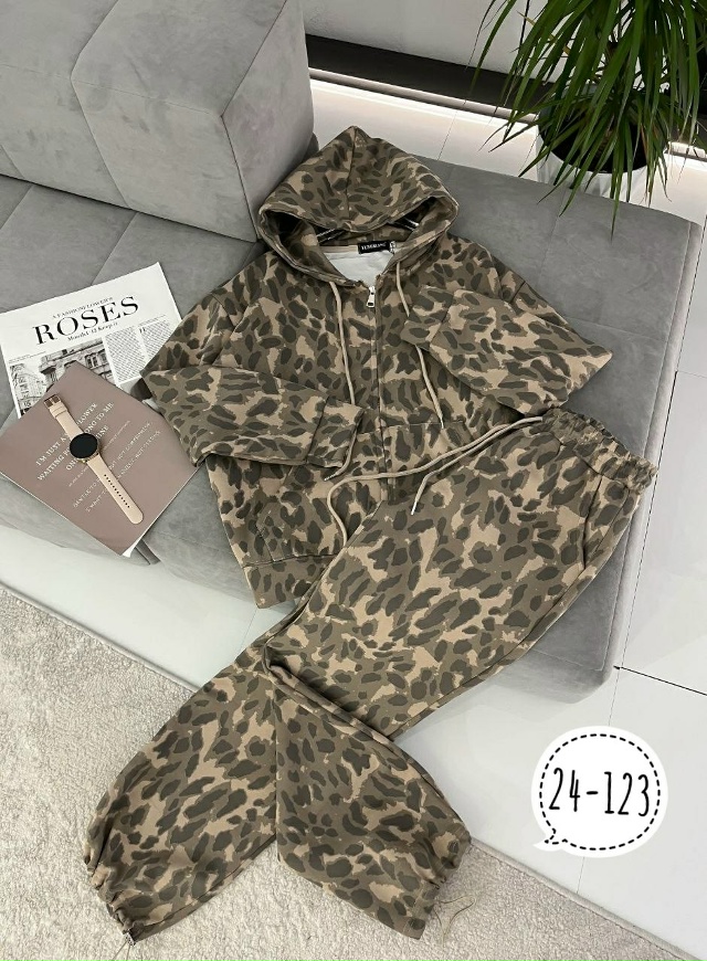 Спортивный костюм 23063648