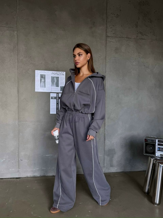 Спортивный костюм 23065397