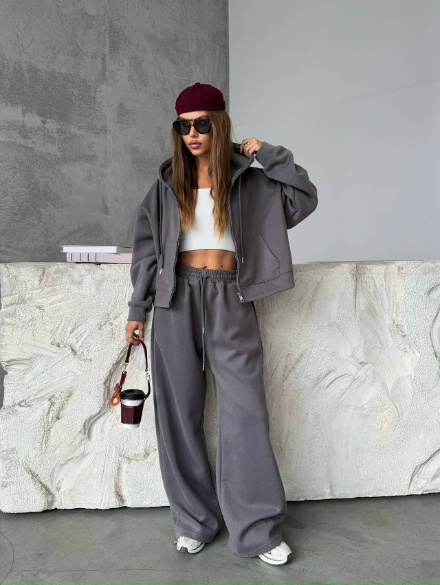 Спортивный костюм 23066427