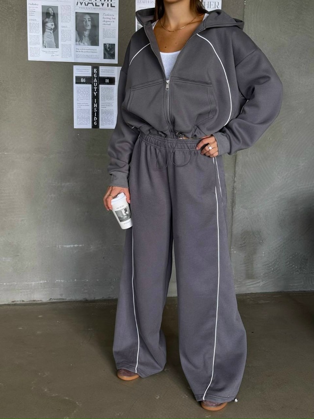 Спортивный костюм 23065397