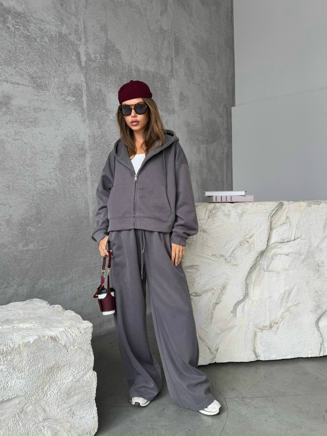 Спортивный костюм 23066427