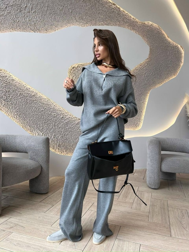 Спортивный костюм 23069959