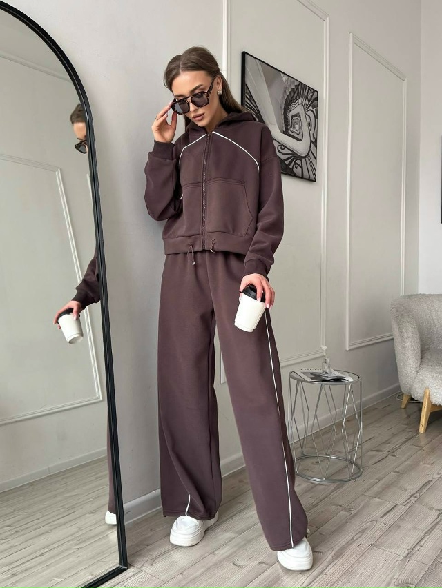 Спортивный костюм 23075850