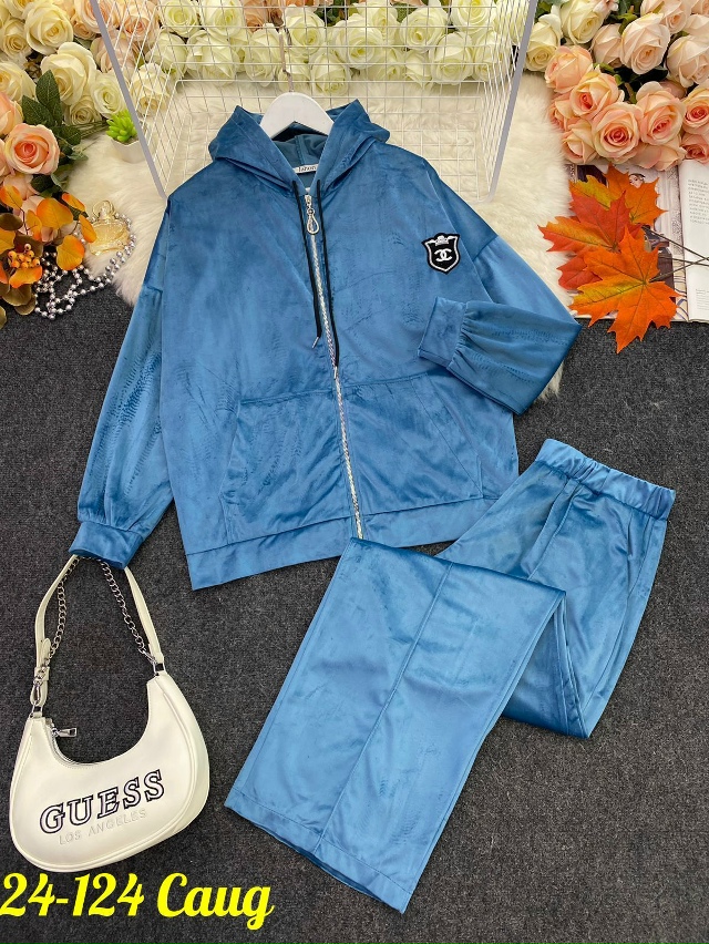 Спортивный костюм 23076628