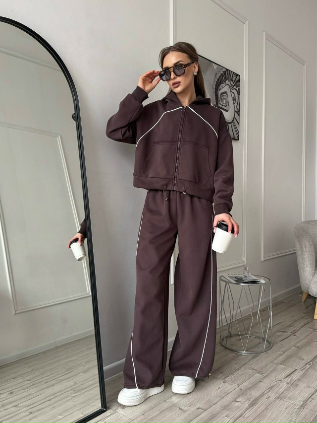 Спортивный костюм 23075850