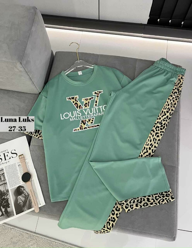 Спортивный костюм 23080211