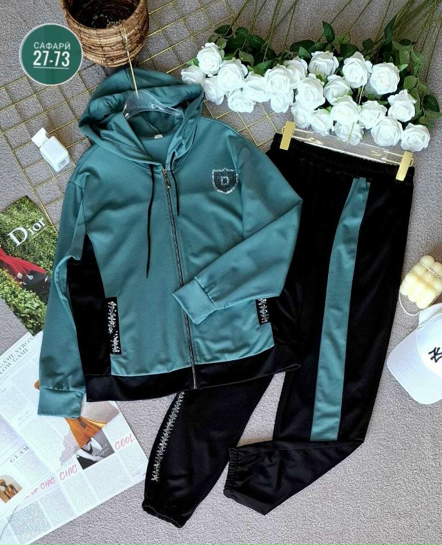 Спортивный костюм 23082646