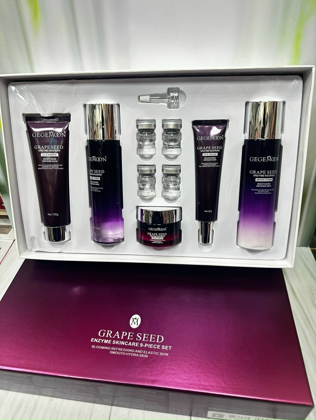 Подарочный набор косметики 23082940