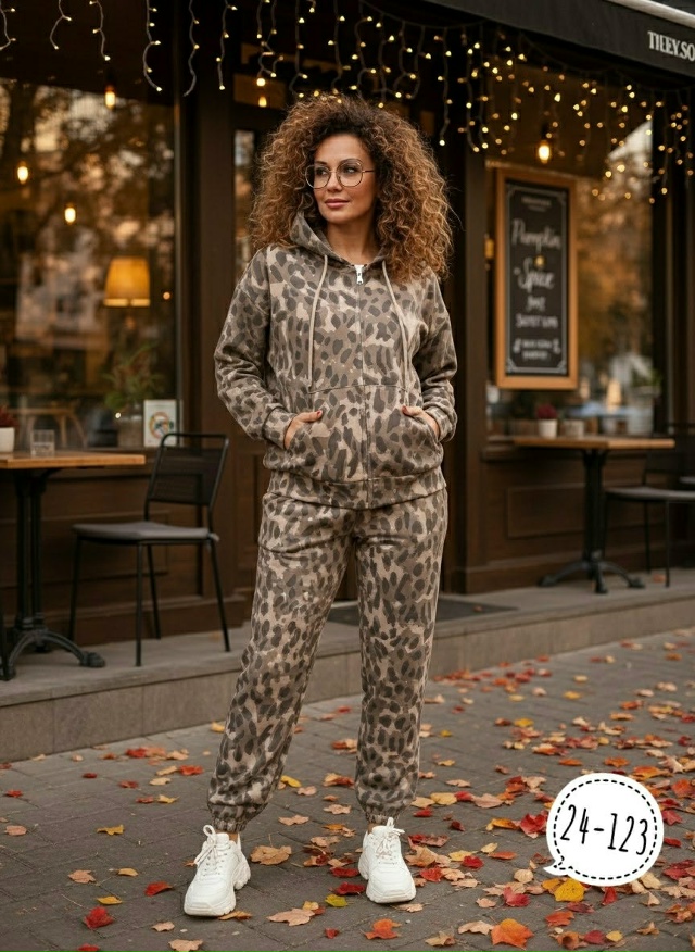 Спортивный костюм 23098378