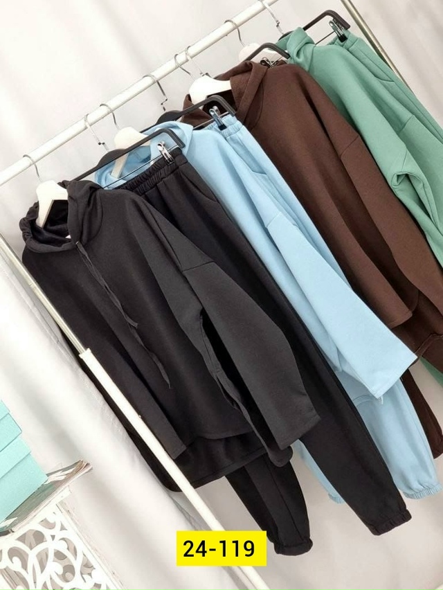 Спортивный костюм 23119373