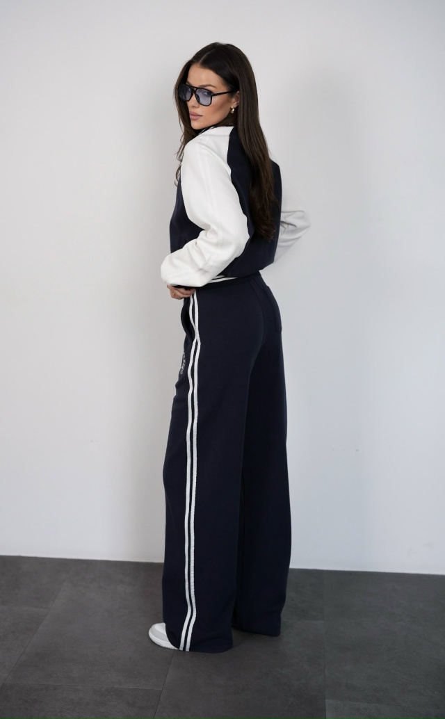 Спортивный костюм 23133593