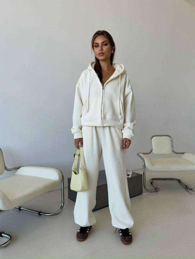 Спортивный костюм 23134823