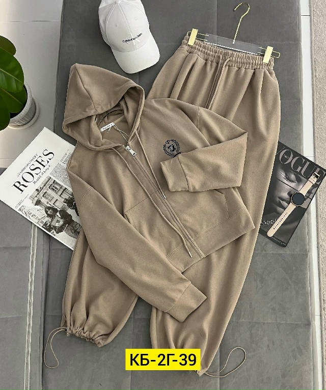 Спортивный костюм 23135339