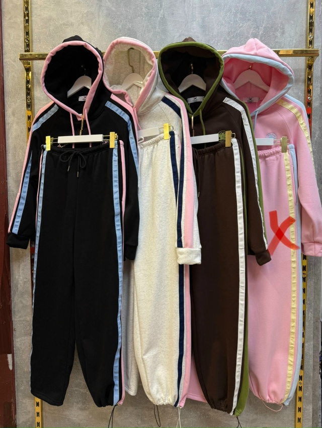 Спортивный костюм 23152388