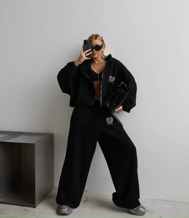 Спортивный костюм 23152681