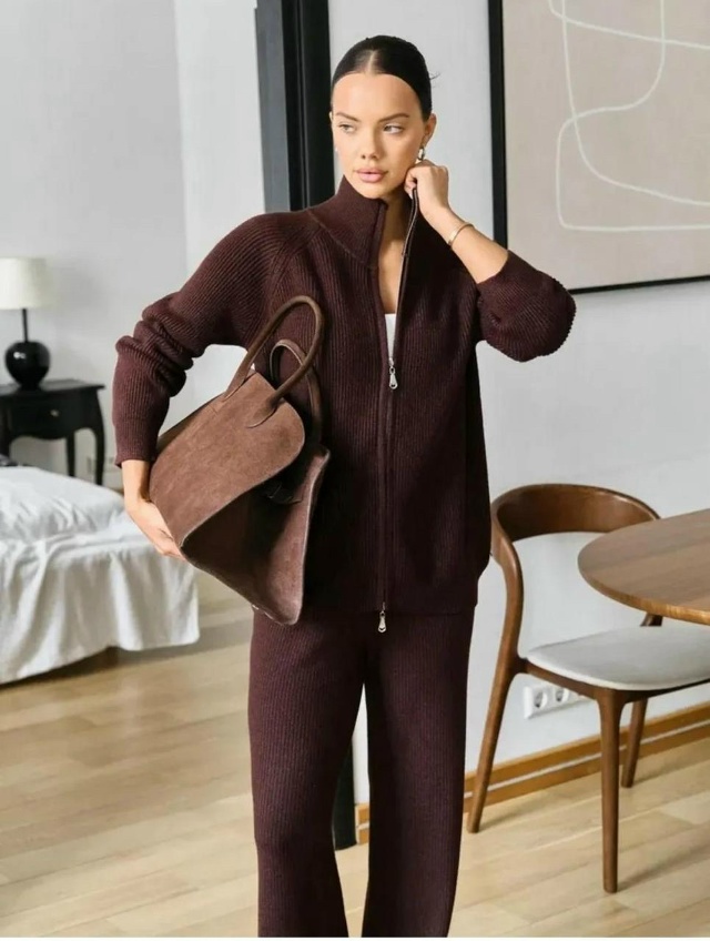 Спортивный костюм 23169059