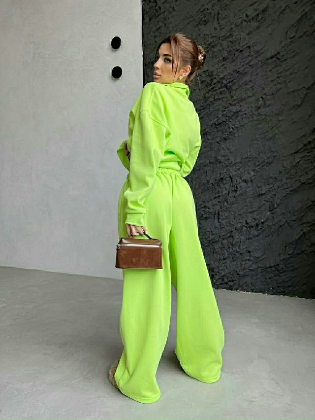 Спортивный костюм 23174632