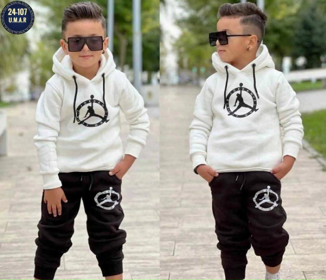 Спортивный костюм 23176467