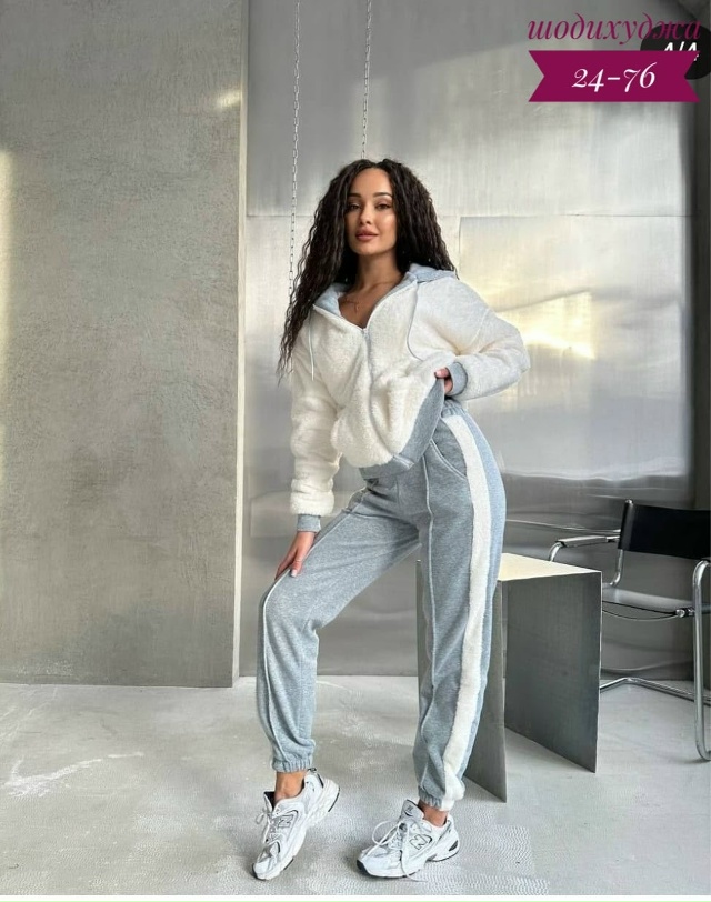 Спортивный костюм 23178282